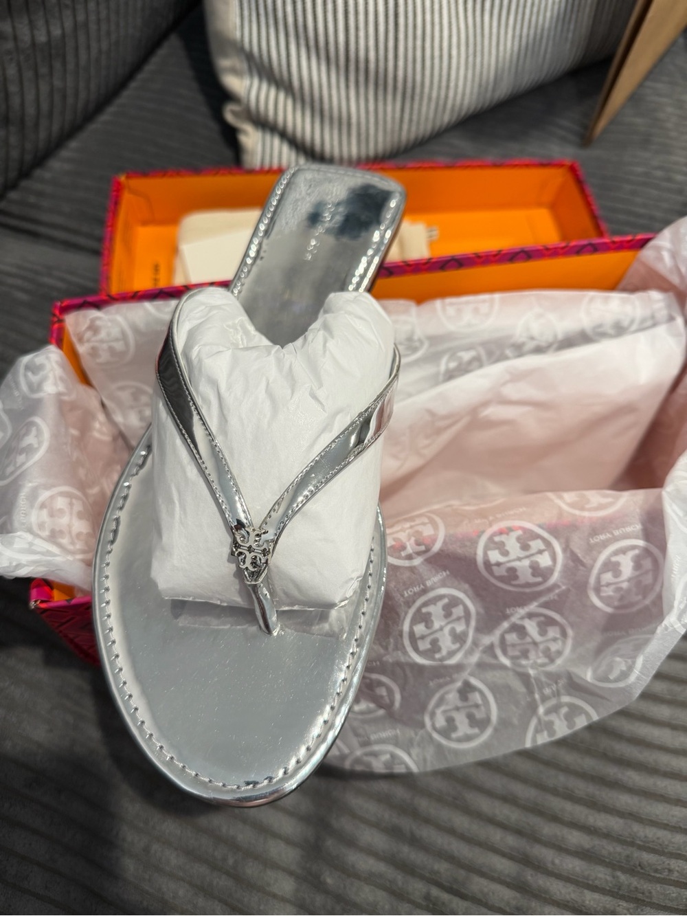 Tory Burch Women's Classic Flip Flops, Argento, 11 Medium US - Picture 5 of 7